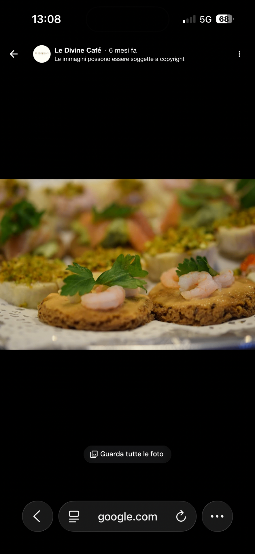 Tartine con gamberetti e pistacchio